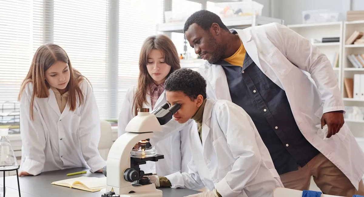 microscope-pour-l-ecole-interet-et-utilisation-04-07-2022-e08-5-001491-1