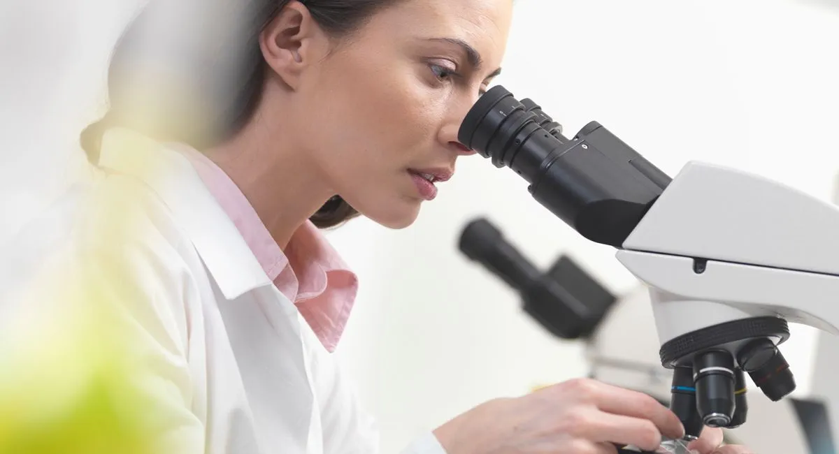 utilisation-de-microscope-dans-les-sciences-des-materiaux-15-05-2025-e08-5-001497-1